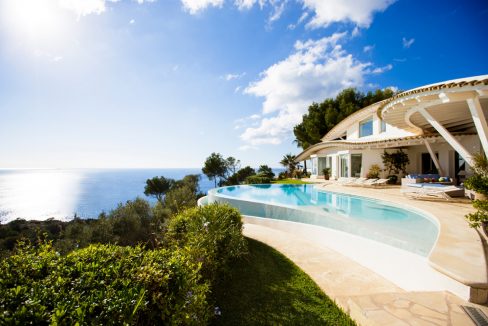 Portal Inmobiliario de Lujo en Puerto de Andrach, presenta chalet de lujo venta en Mallorca, casas exclusivas para comprar y villa de alta gama en venta en Baleares.