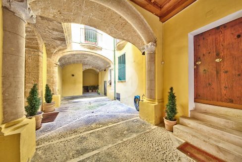 Portal Inmobiliario de Lujo en Monti-Sion, presenta casa palacio venta en Mallorca, hogar para comprar y propiedades independientes en venta en Baleares.