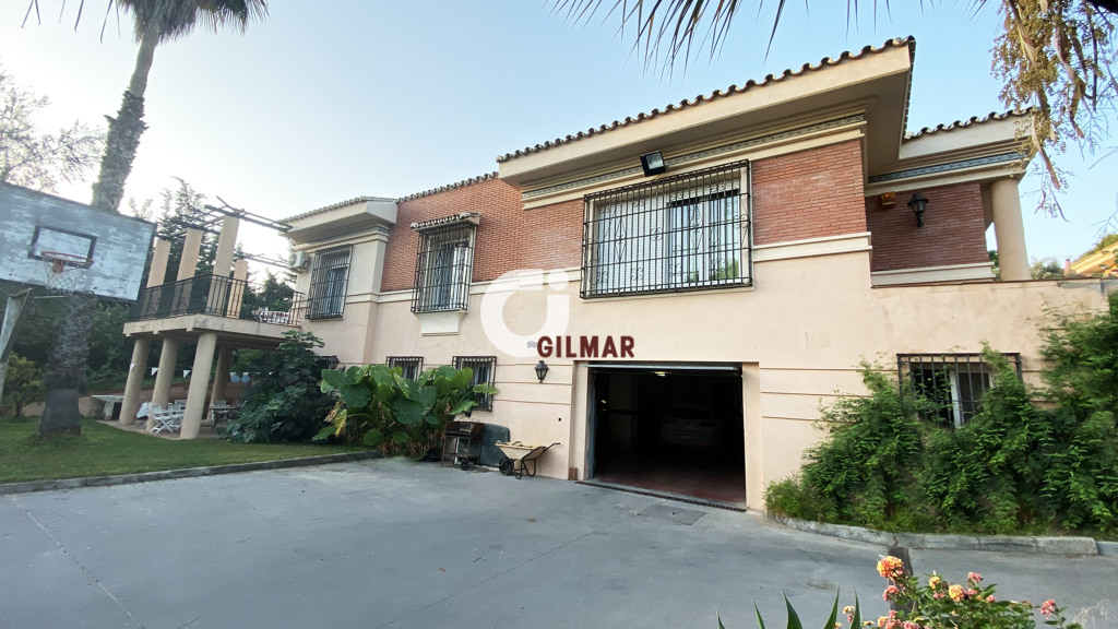 Portal Inmobiliario de Lujo en Churriana, presenta chalet de lujo venta en Málaga, casa independiente para comprar y propiedades lujosas en venta en El Olivar.
