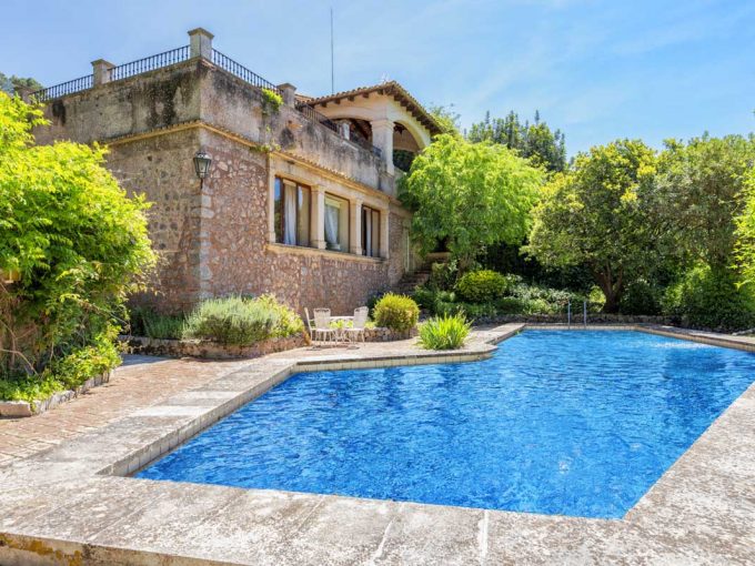 Portal Inmobiliario de Lujo en Escorca, presenta chalet de lujo venta en Mallorca, inmuebles lujosos para comprar y vivienda exclusiva independiente en venta en Baleares.