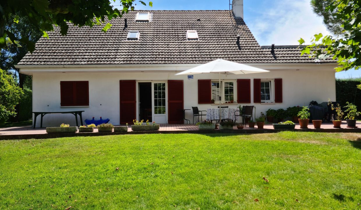 Portal Inmobiliario de Lujo en Monteclaro, presenta chalet de lujo venta en Madrid, casa exclusiva para comprar y viviendas independientes en venta en Pozuelo de Alarcón.