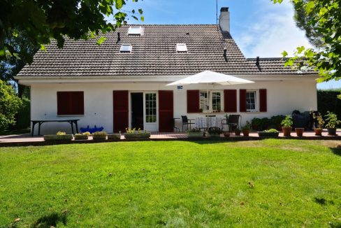 Portal Inmobiliario de Lujo en Monteclaro, presenta chalet de lujo venta en Madrid, casa exclusiva para comprar y viviendas independientes en venta en Pozuelo de Alarcón.