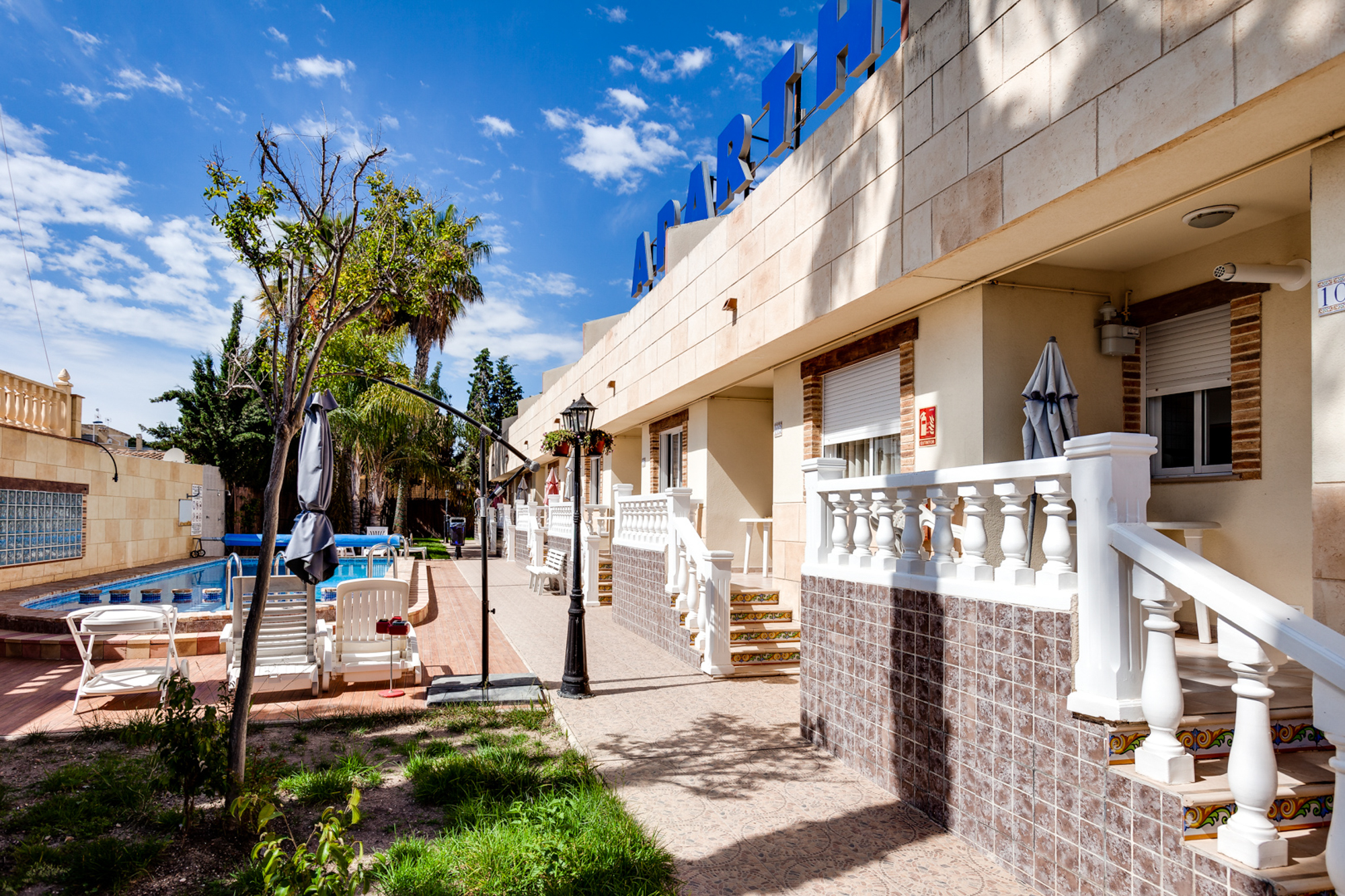 Portal Inmobiliario de Lujo en Torrevieja, presenta hotel de lujo venta en Alicante, apartotel lujoso para comprar y propiedades exclusivas en venta en Baix Segura.