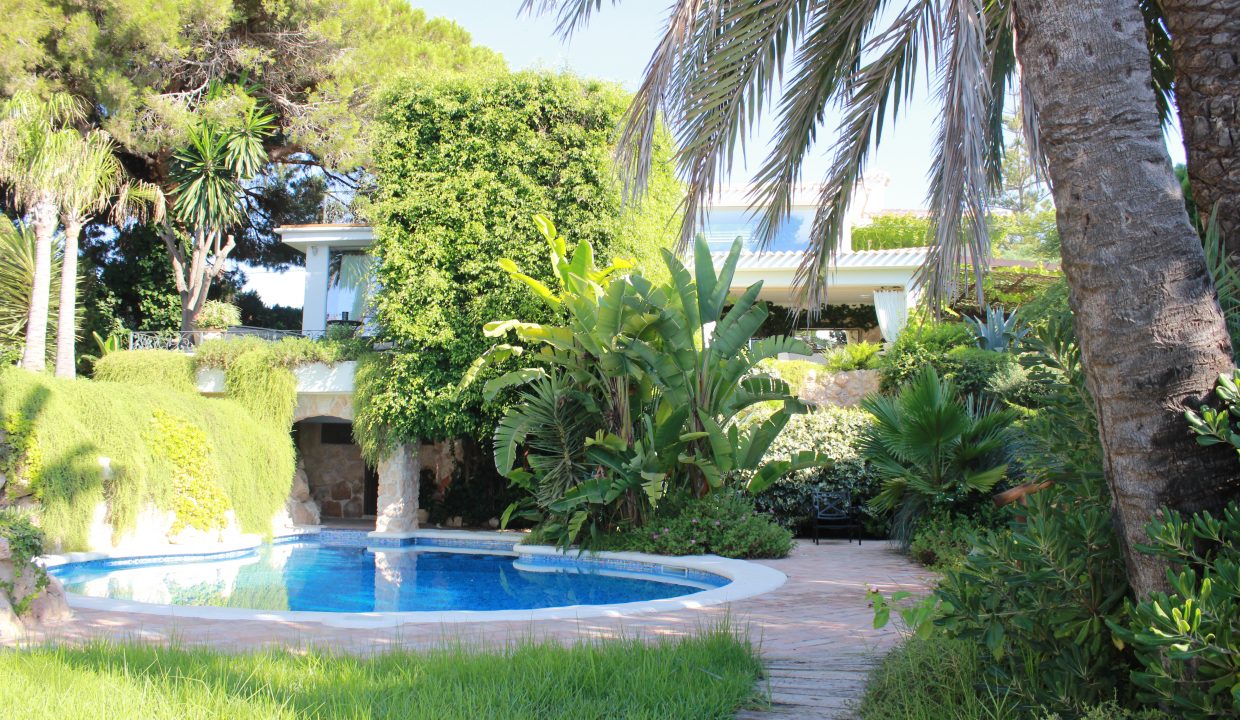 Portal Inmobiliario de Lujo en Cabo Roig, presenta villa de lujo venta en Alicante, chalet lujoso para comprar y viviendas exclusivas en venta en Costa Blanca.