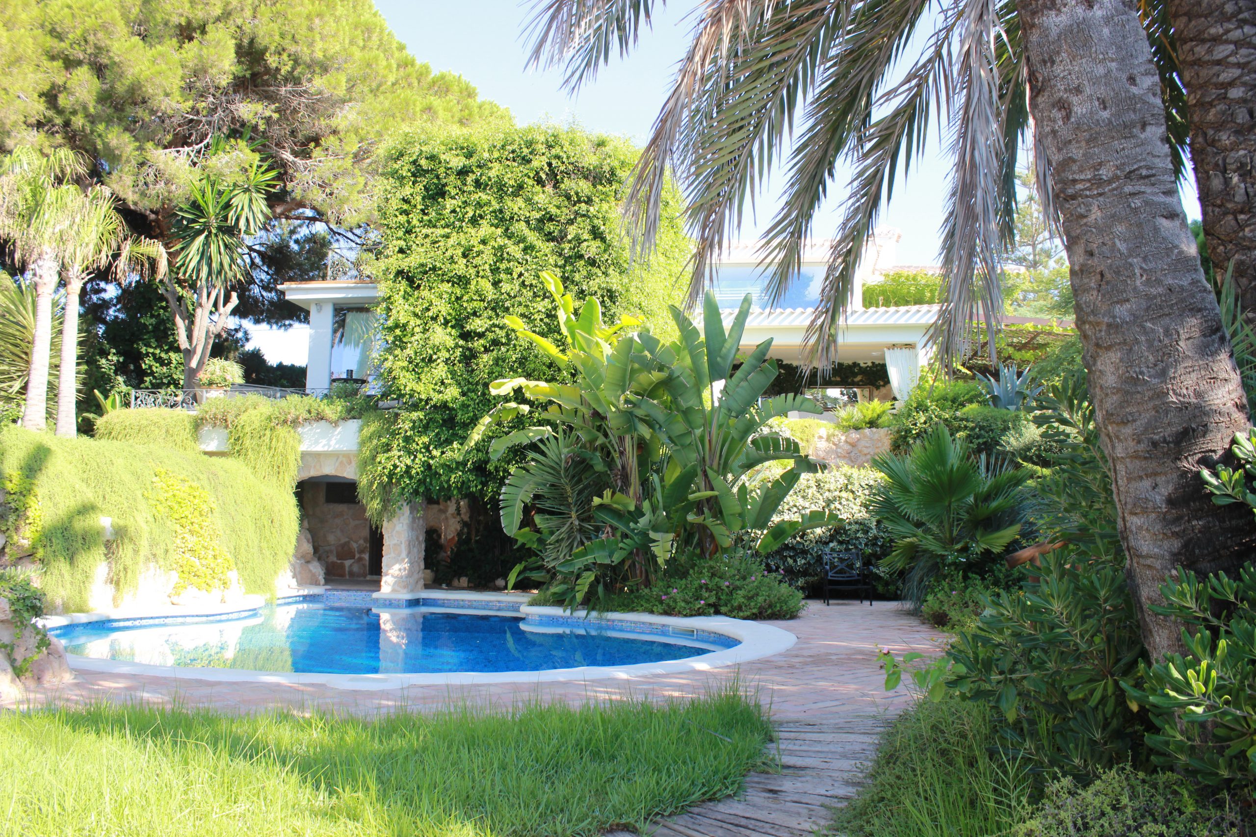 Portal Inmobiliario de Lujo en Cabo Roig, presenta villa de lujo venta en Alicante, chalet lujoso para comprar y viviendas exclusivas en venta en Costa Blanca.