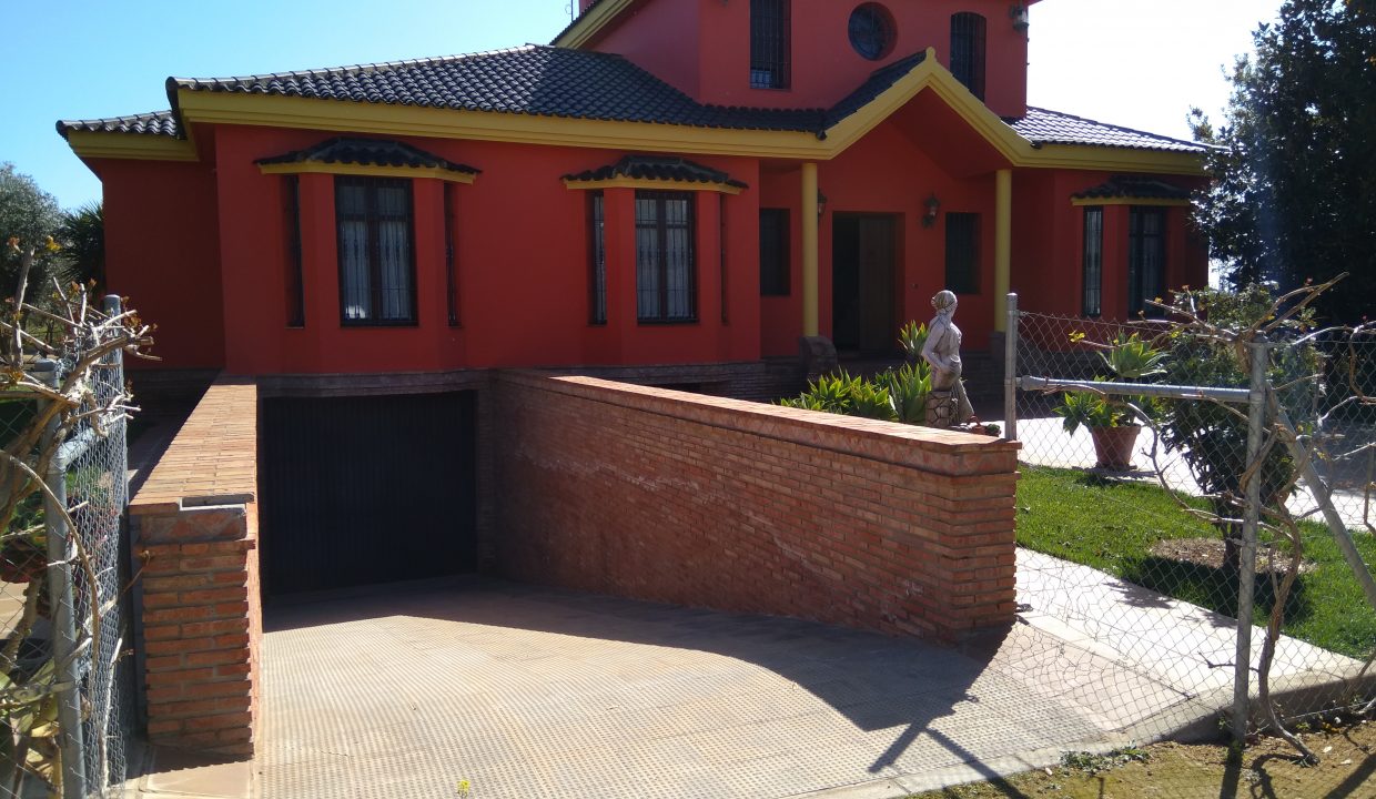 Portal Inmobiliario de Lujo en Mairena del Alcor, presenta chalet de lujo venta en Sevilla, casa exclusiva para comprar y vivienda independiente en venta en Sevilla Provincia.