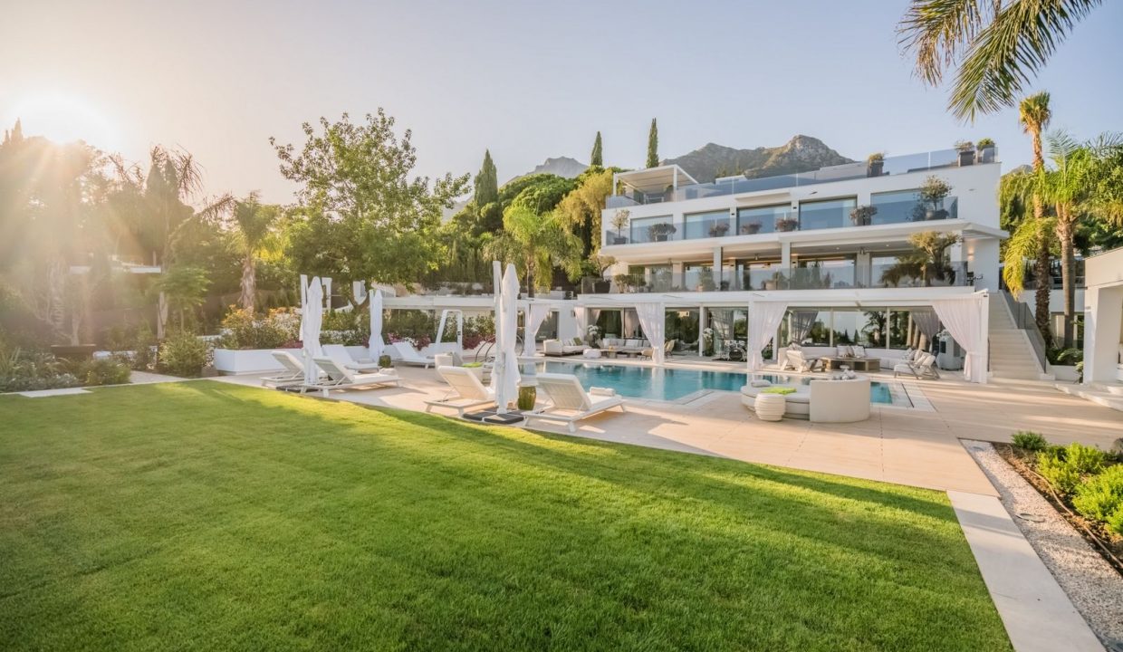 Portal Inmobiliario de Lujo en Sierra Blanca, presenta chalet de lujo venta en Milla de Oro, villa exclusiva para comprar y propiedades lujosas en venta en Marbella.