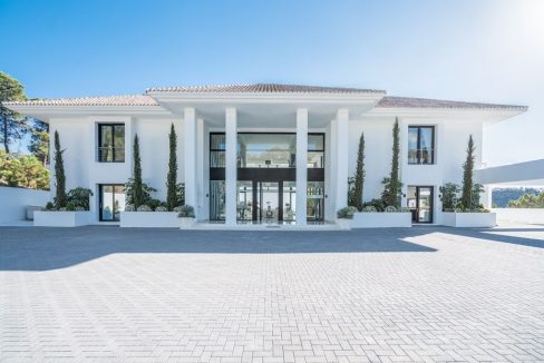 Portal Inmobiliario de Lujo en La Zagaleta, presenta chalet de lujo venta en El Madroñal, villa lujosa para comprar y viviendas exclusivas en venta en Benahavís.