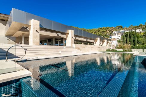 Portal Inmobiliario de Lujo en Cascada de Camoján, presenta chalet de lujo venta en Milla de Oro, casa lujosa para comprar y vivienda exclusiva en venta en Marbella.