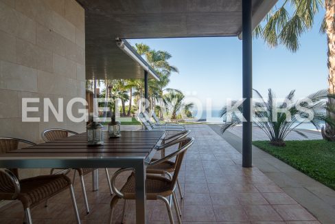 lujosa-villa-con-impresionantes-vistas-al-mar-distintos-ambientes-en-terrazas