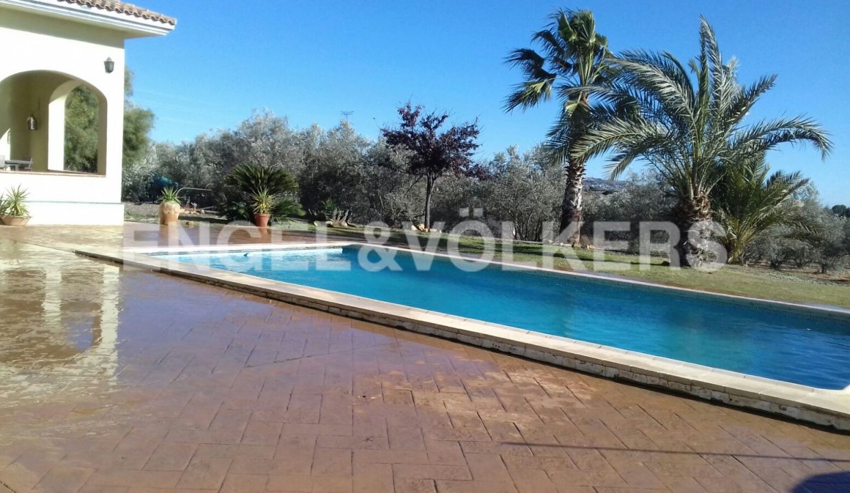 espectacular-masía-de-estilo-valenciano-piscina