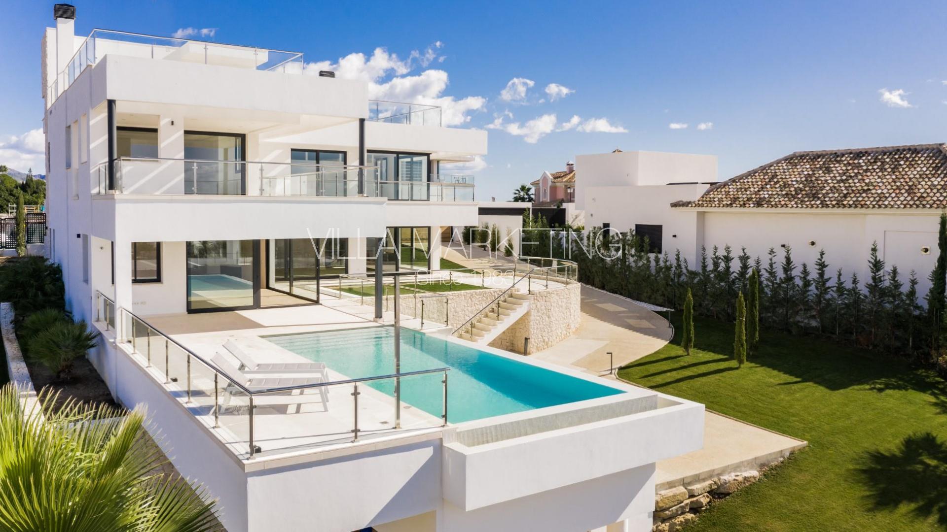 L-2183 Villa en venta en Nueva Andalucía
