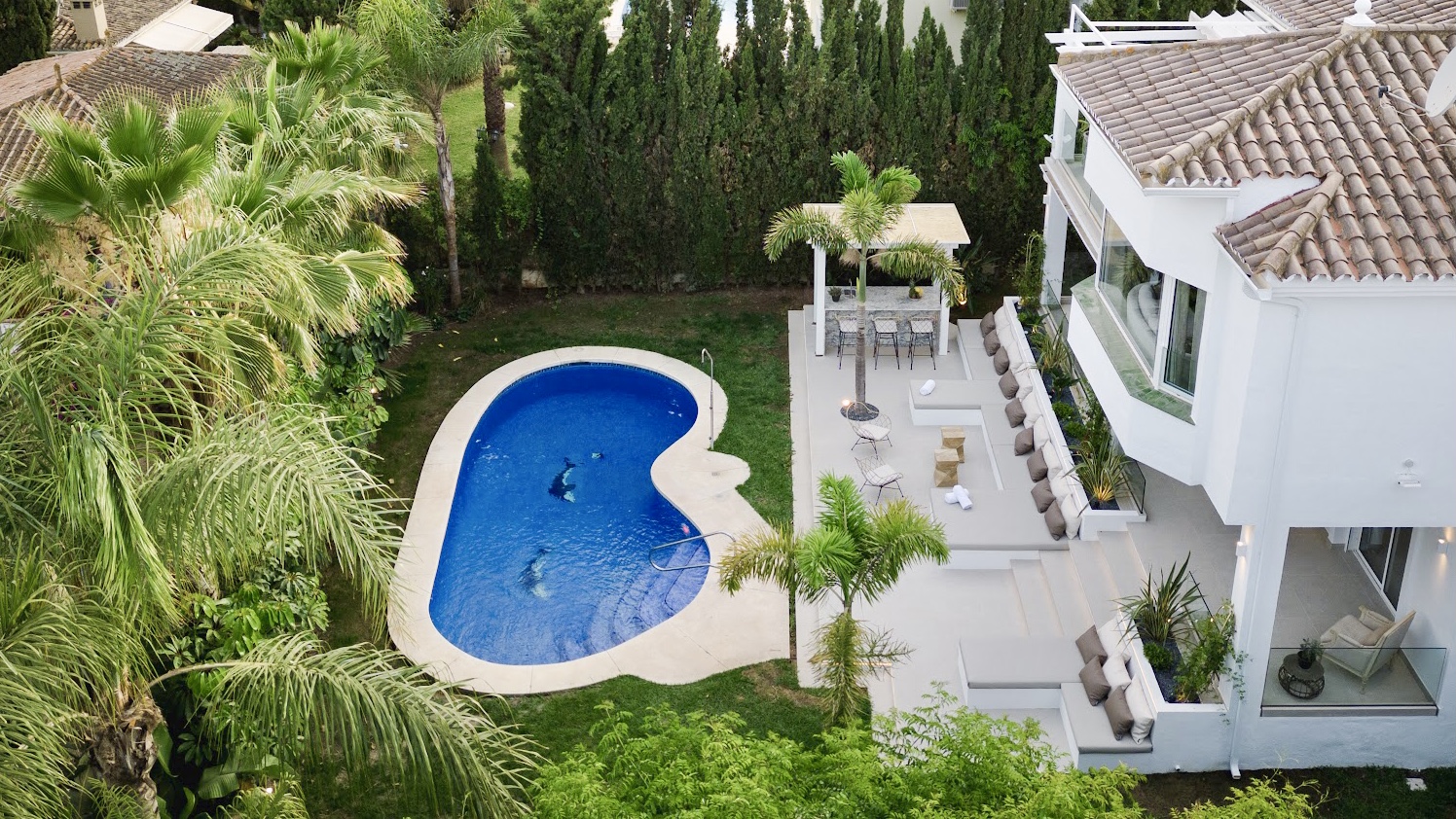 L-2400 Preciosa villa de tres dormitorios en Carib Playa, Marbella Este