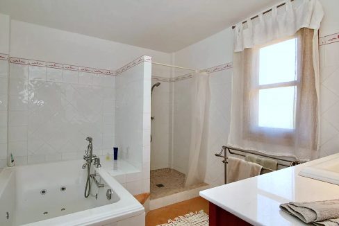 Master-bathroom-in-finca-in-Andratx-1740x960-c-center
