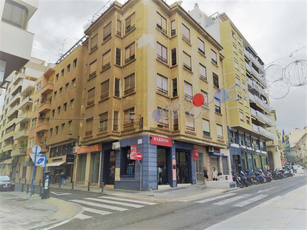 Edificio completo en venta en privilegiada ubicación del centro de Alicante