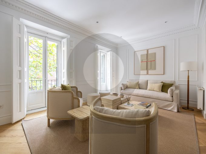 Piso de 120 m2 reformado en Calle Lagasca con 3 dormitorios. Luminoso, elegante y listo para entrar a vivir en el Barrio de Salamanca.