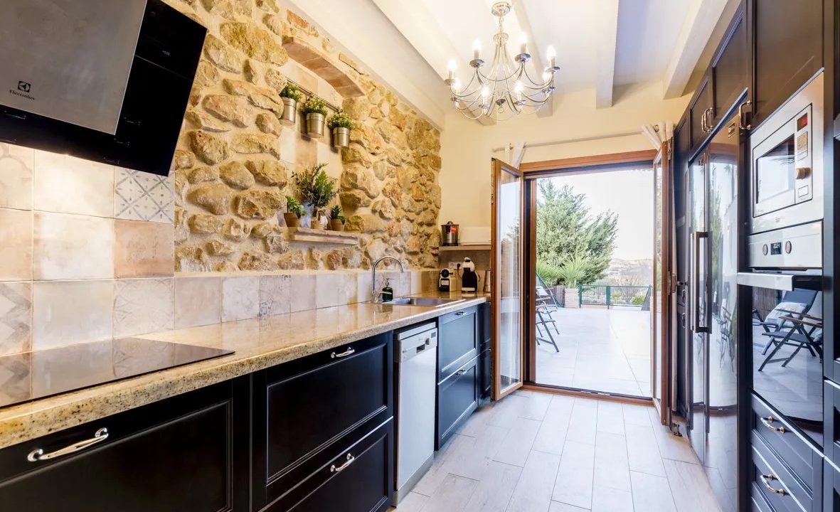 Casa de lujo en Jalón con 3 villas, 12 dormitorios y alta rentabilidad