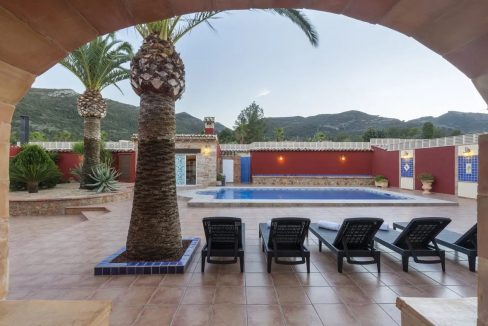 Casa de lujo en Jalón con 3 villas, 12 dormitorios y alta rentabilidad