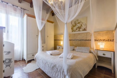 Casa de lujo en Jalón con 3 villas, 12 dormitorios y alta rentabilidad