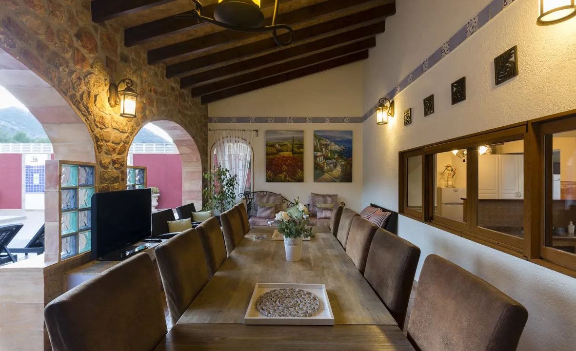 Casa de lujo en Jalón con 3 villas, 12 dormitorios y alta rentabilidad