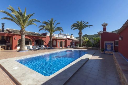 Casa de lujo en Jalón con 3 villas, 12 dormitorios y alta rentabilidad