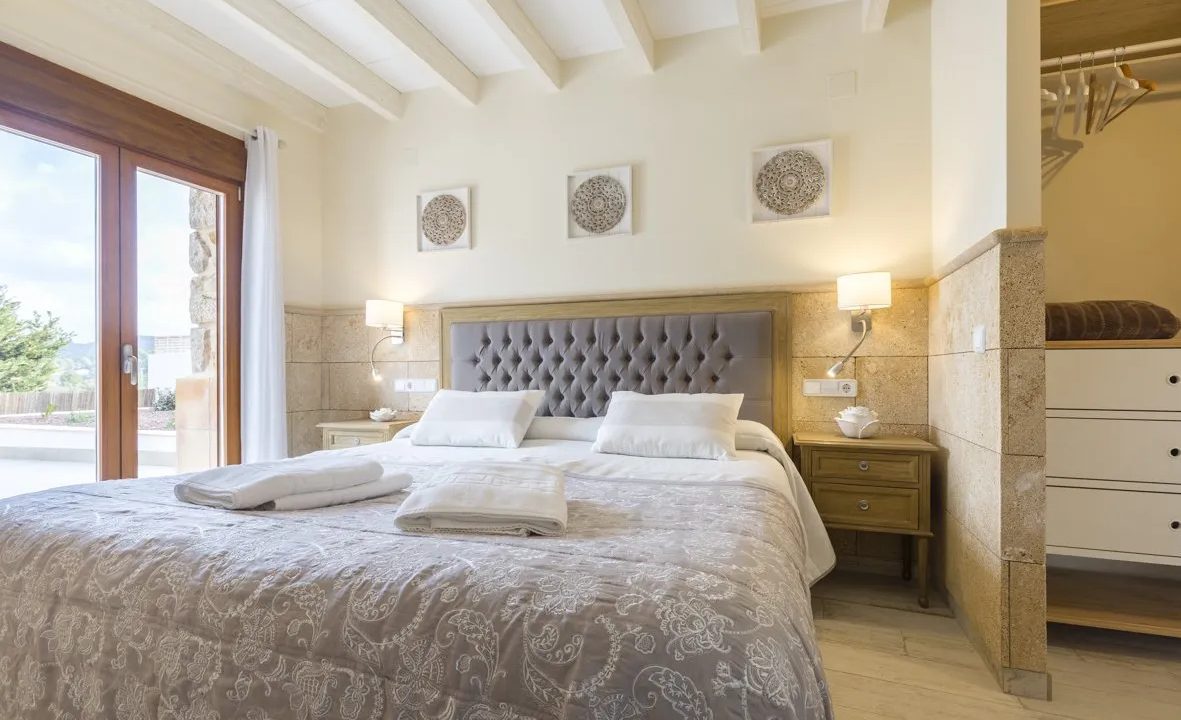 Casa de lujo en Jalón con 3 villas, 12 dormitorios y alta rentabilidad