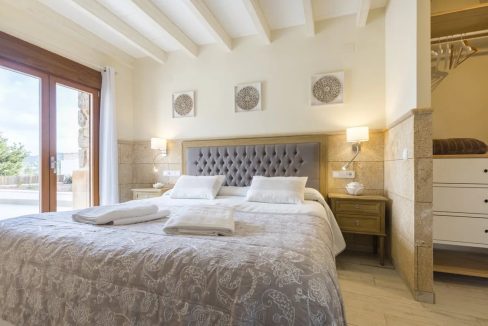 Casa de lujo en Jalón con 3 villas, 12 dormitorios y alta rentabilidad