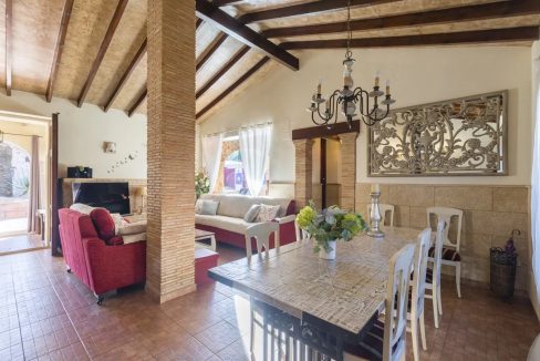 Casa de lujo en Jalón con 3 villas, 12 dormitorios y alta rentabilidad