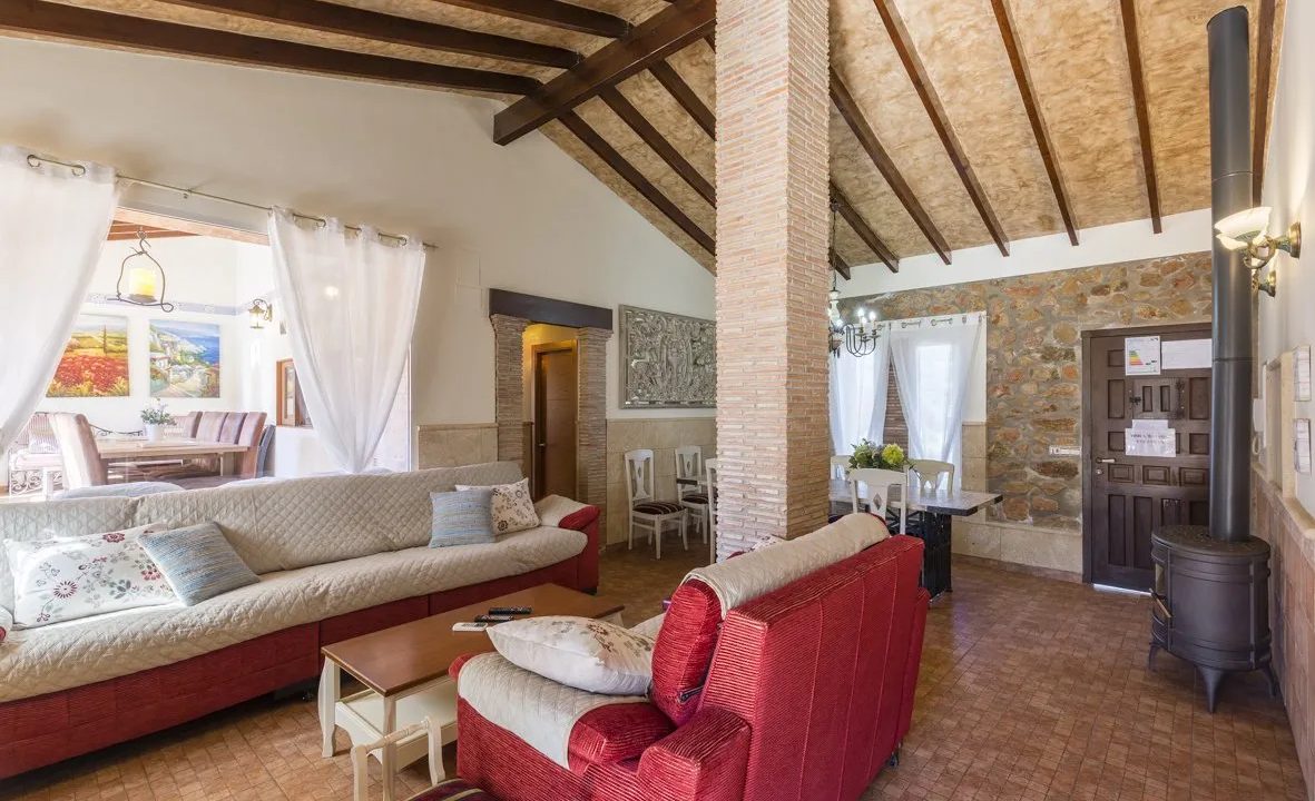 Casa de lujo en Jalón con 3 villas, 12 dormitorios y alta rentabilidad
