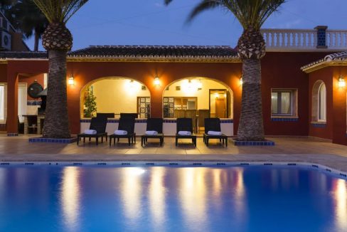 Casa de lujo en Jalón con 3 villas, 12 dormitorios y alta rentabilidad