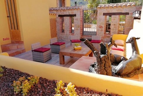 Casa de lujo en Jalón con 3 villas, 12 dormitorios y alta rentabilidad