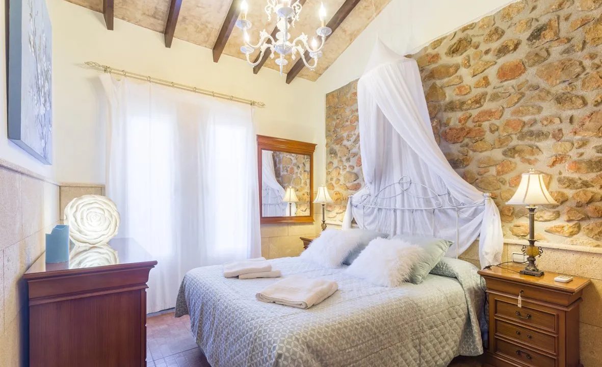 Casa de lujo en Jalón con 3 villas, 12 dormitorios y alta rentabilidad