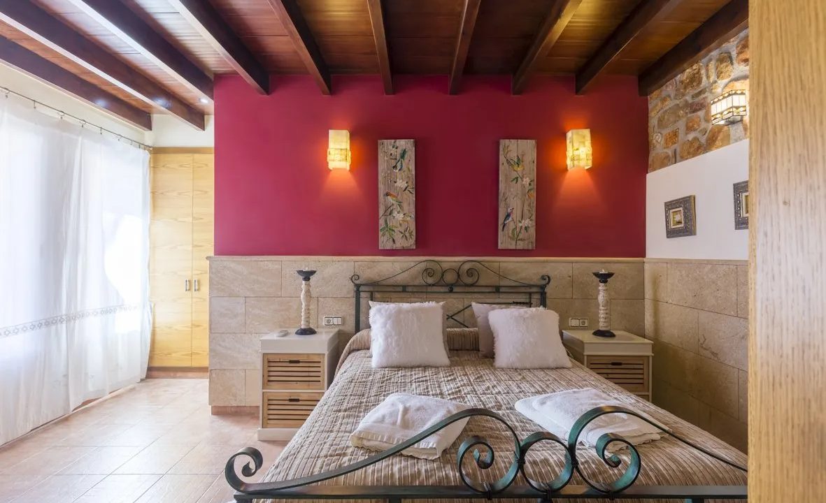 Casa de lujo en Jalón con 3 villas, 12 dormitorios y alta rentabilidad