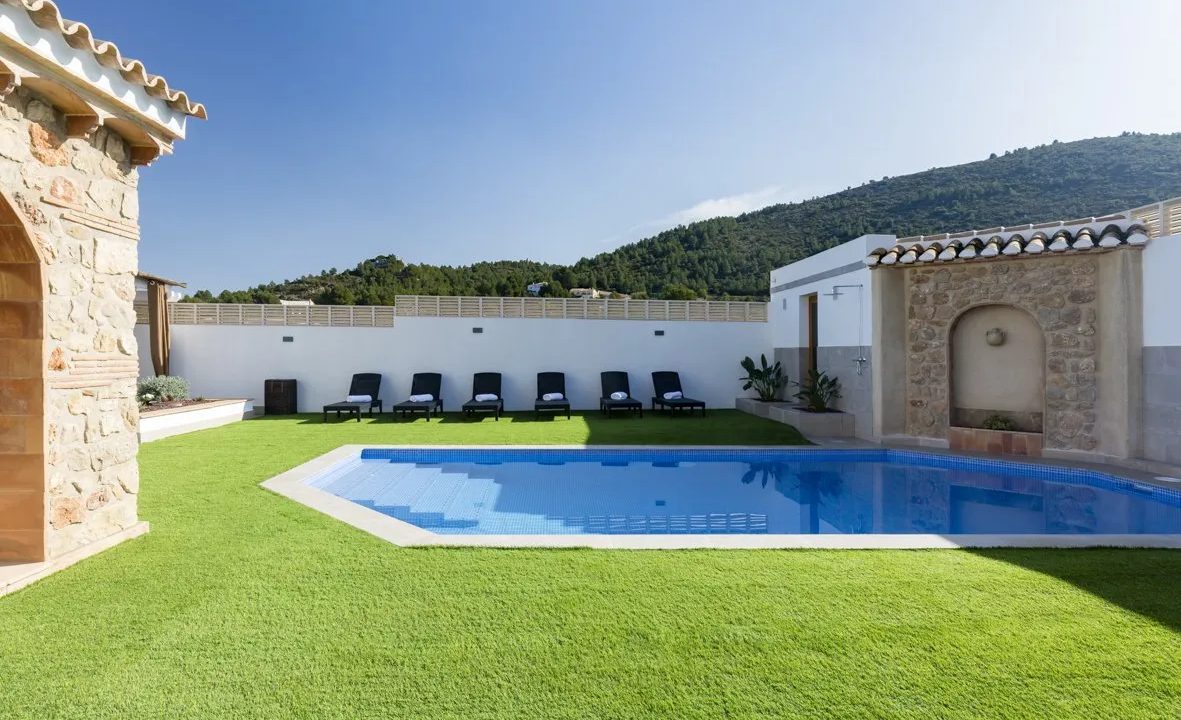 Casa de lujo en Jalón con 3 villas, 12 dormitorios y alta rentabilidad