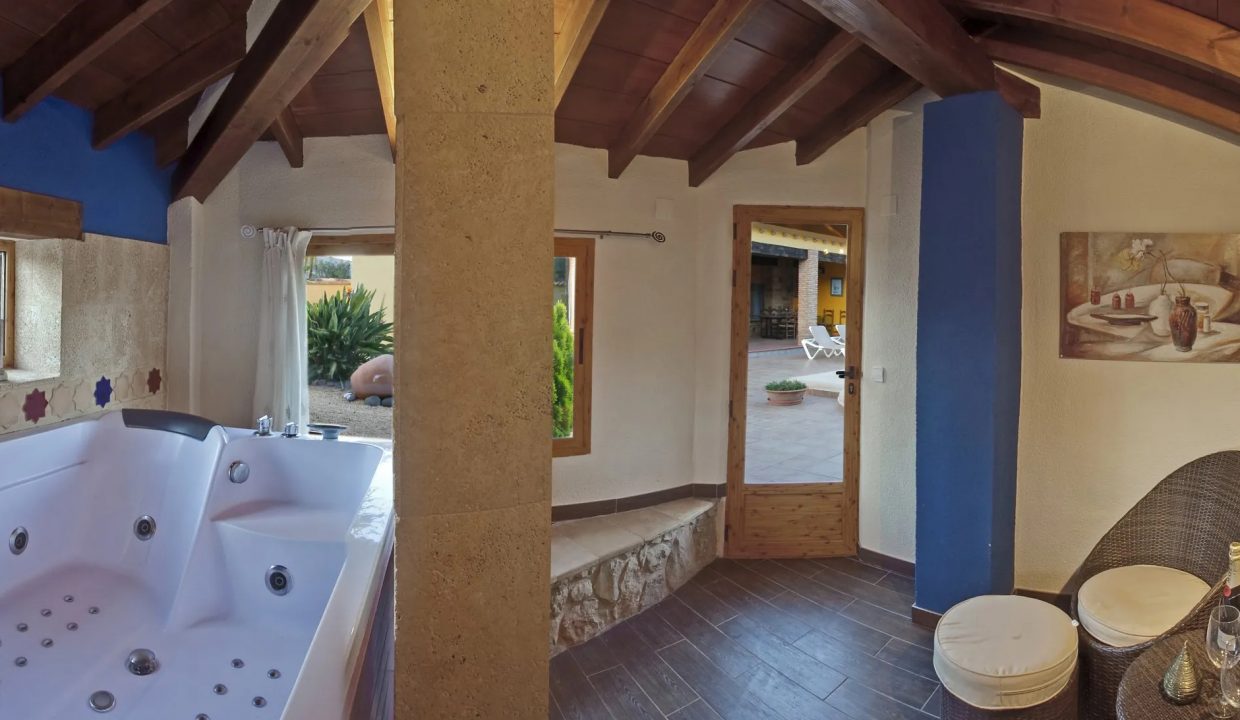 Casa de lujo en Jalón con 3 villas, 12 dormitorios y alta rentabilidad