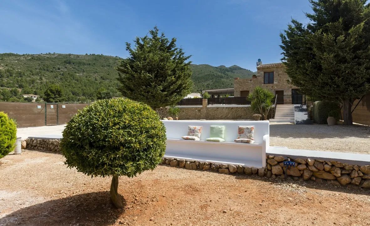Casa de lujo en Jalón con 3 villas, 12 dormitorios y alta rentabilidad