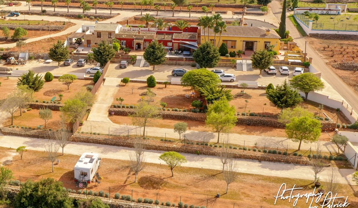 Casa de lujo en Jalón con 3 villas, 12 dormitorios y alta rentabilidad