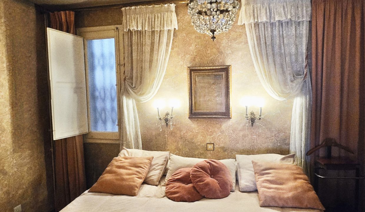 25. Dormitorio principal