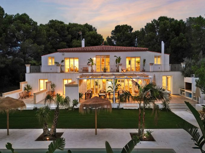 Villa Morena & Spa en L’Ametlla de Mar: lujo, naturaleza y privacidad con piscina, spa y 6 suites cerca del mar. Inversión en Costa Dorada.